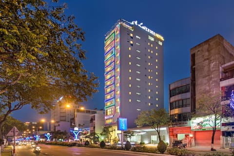 Property building, Nearby landmark, Neighbourhood