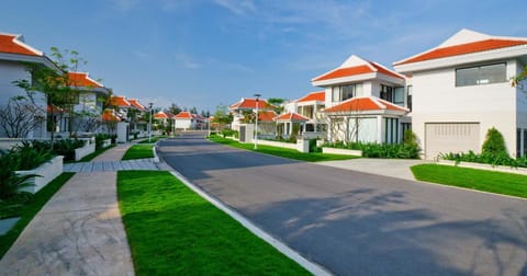 Property building, Spring, Day, Neighbourhood, Natural landscape, Street view, Location