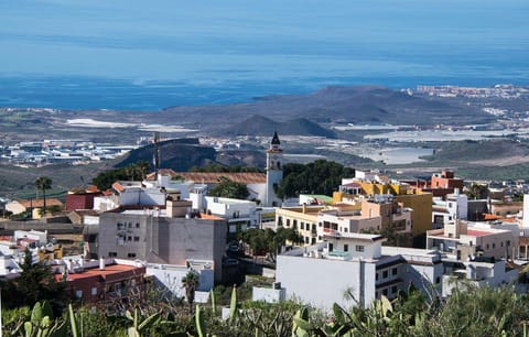 Neighbourhood, Natural landscape, Area and facilities