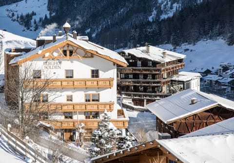 Property building, Day, Natural landscape, Winter, Mountain view