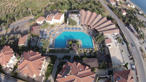 Facade/entrance, Bird's eye view