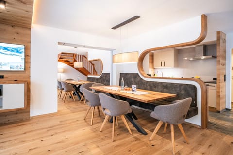 Kitchen or kitchenette, Living room, Seating area