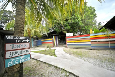 Tony’s Guesthouse at Teluk Bahang Chambre d’hôte in Penang