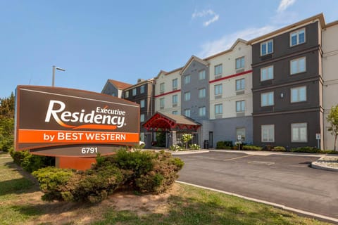 Executive Residency by Best Western Toronto-Mississauga Hotel in Brampton