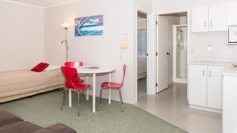 Kitchen or kitchenette, Bedroom