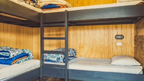 Bedroom, bunk bed