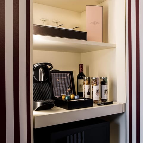 Coffee/tea facilities, Alcoholic drinks, Non alcoholic drinks