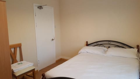 Cedars House Hotel Bed and Breakfast in Croydon