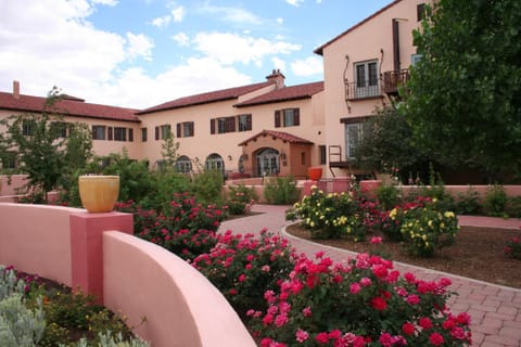 Facade/entrance, Day, Summer, Garden, On site