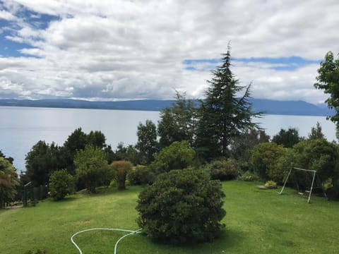 Casa Orilla Lago Villarrica House in Los Ríos, Chile