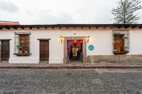 Property building, Nearby landmark, Facade/entrance, Day