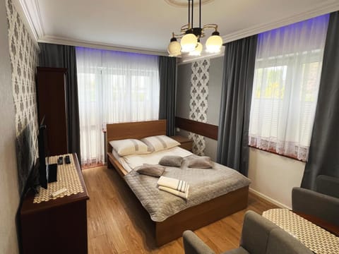 Bed, Photo of the whole room, towels