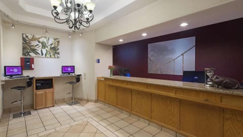 Best Western Plus Des Moines West Inn & Suites Hotel in Clive