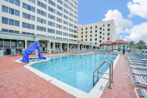 Property building, Swimming pool, sunbed