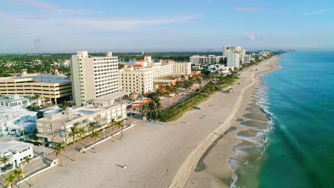 Property building, Neighbourhood, Beach, City view, Sea view