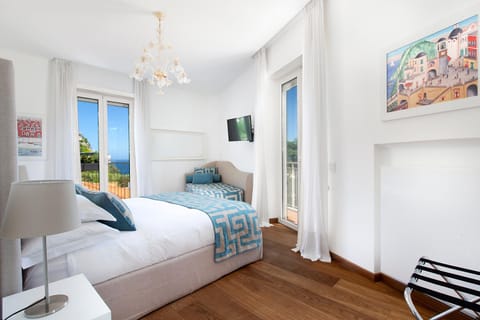 Luxury Home Sea View & Jacuzzi in Sorrento centre Apartment in Priora