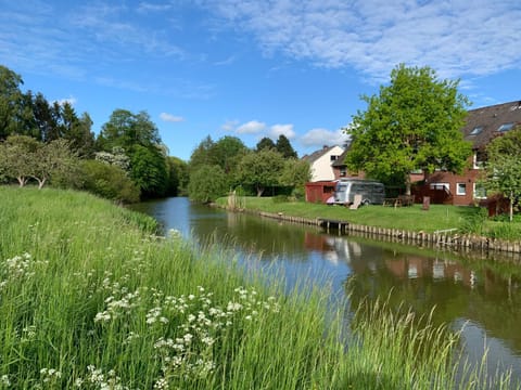 Ferienwohnungen direkt am Wasser in Glückstadt Condo in Schleswig-Holstein