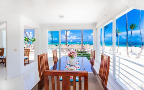 Dining area, Beach, Sea view