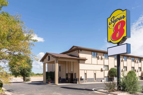 Super 8 by Wyndham Cos/Hwy. 24 E/PAFB Area Hotel in Colorado Springs