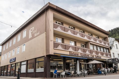 Facade/entrance