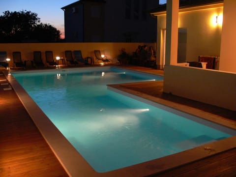 Swimming pool