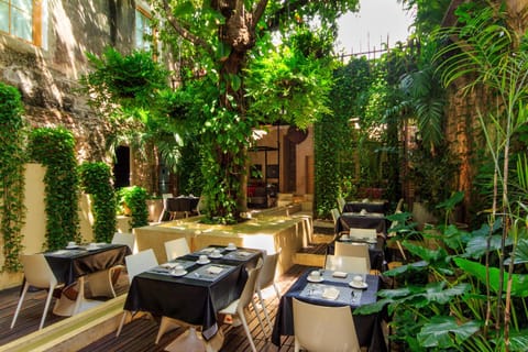 Patio, Restaurant/places to eat