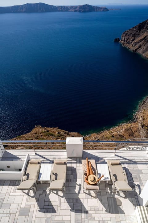 Homeric Poems Hotel in Thera