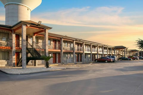 Econo Lodge Near Lackland Air Force Base-SeaWorld Hotel in San Antonio