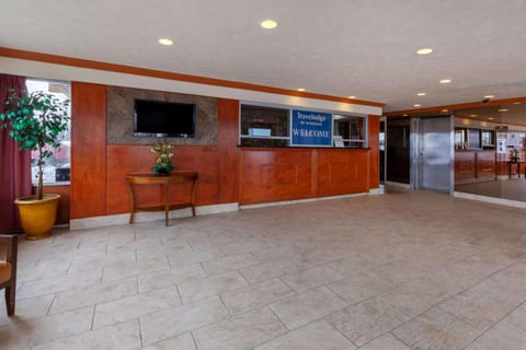 Travelodge by Wyndham Cleveland Airport Hotel in Brook Park