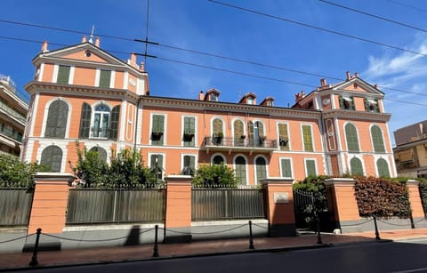 Villa Eugenia - Luxury Flat with Parking Space Condominio in Bordighera