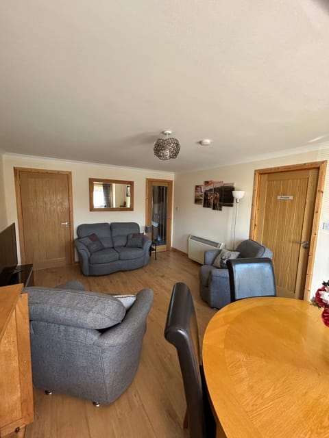 No 52 - Apartment with Lounge and Dining Area - No kitchen Bed and Breakfast in Ullapool