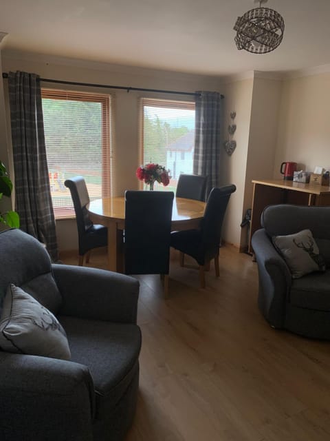 No 52 - Apartment with Lounge and Dining Area - No kitchen Chambre d’hôte in Ullapool