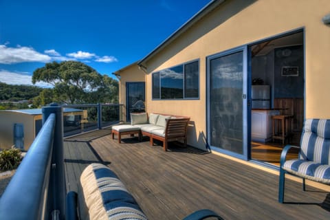 Mayakitana ~ Overlooking the golf course House in Tasmania