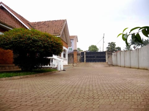 Kampala Kiwatule Comfy Holiday Home Eigentumswohnung in Kampala