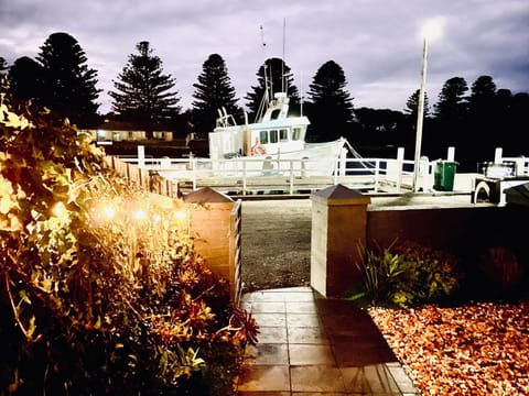 Edge17 Port Fairy Wharf Apartment in Port Fairy