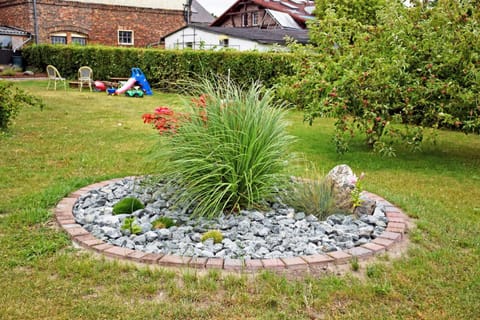 Ferienwohnung mit Garten und Sundblick Vacation rental in Altefähr