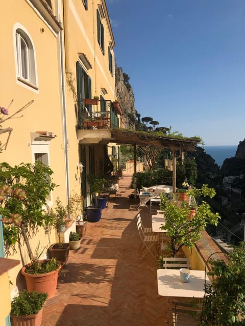 Facade/entrance, Balcony/Terrace