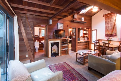 Redwood Cottage Casa in Mendocino