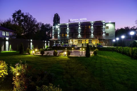 Property building, Garden, Seasons