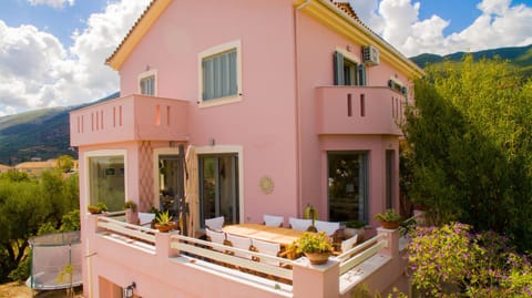 Balcony/Terrace, Dining area, Garden view, Mountain view