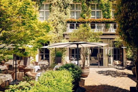 Le Pavillon de la Reine & Spa Hotel in Paris