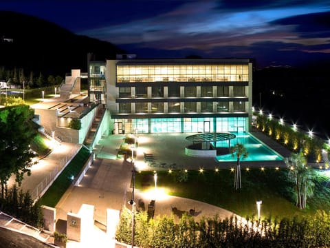 Property building, Facade/entrance, Bird's eye view, Balcony/Terrace