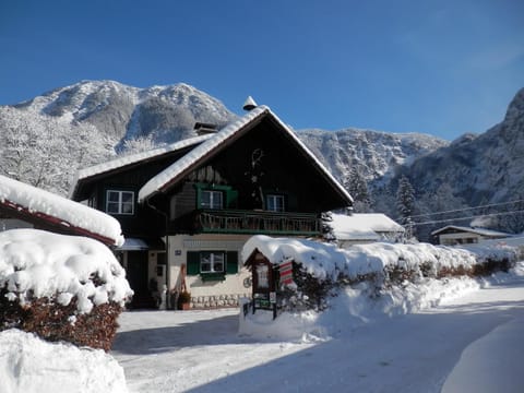 Property building, Facade/entrance, Day, Winter