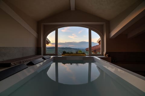 Spring, Hot Tub, Massage, Sauna, Steam room, Garden view, Garden view, Landmark view, Mountain view, Sunset, Quiet street view