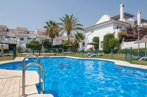 AB Properties -Design House Marbella- 3 mn de Puerto Banus Beach - Golden Mile - Tropical Garden and Pool Casa in Marbella
