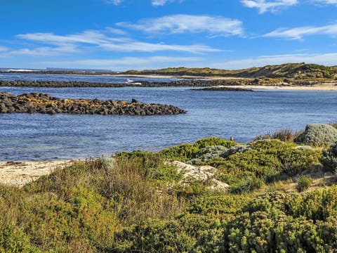 Hearns Beachside Villa 4 House in Port Fairy