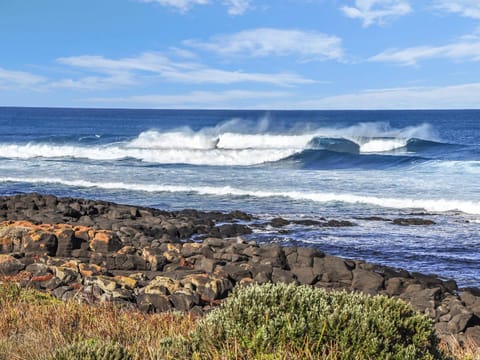 Hearns Beachside Villa 4 House in Port Fairy