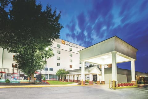 La Quinta Inn & Suites by Wyndham DC Metro Capital Beltway Hotel in Prince Georges County