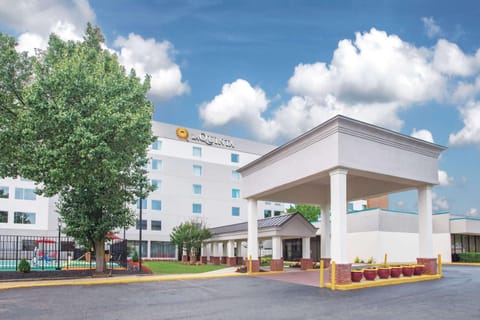 La Quinta Inn & Suites by Wyndham DC Metro Capital Beltway Hotel in Prince Georges County