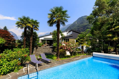 Patio, Facade/entrance, Day, Summer, BBQ facilities, Garden, Balcony/Terrace, Garden view, Pool view, Swimming pool, Swimming pool, Swimming pool
